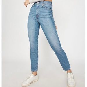 SALE! 👖NWT: LEVI’S✨ Women’s High Waisted Mom Jean - 29” x 29”